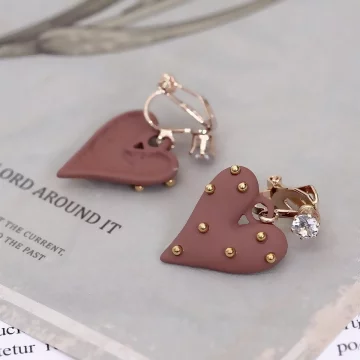 金色波點愛心×三角耳夾.avif