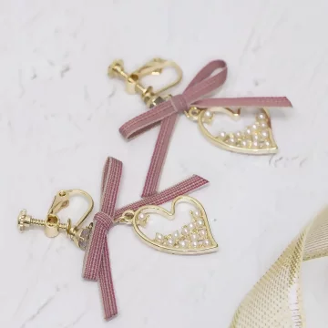 絲帶蝴蝶結愛心小珍珠×螺旋耳夾×共二色.avif