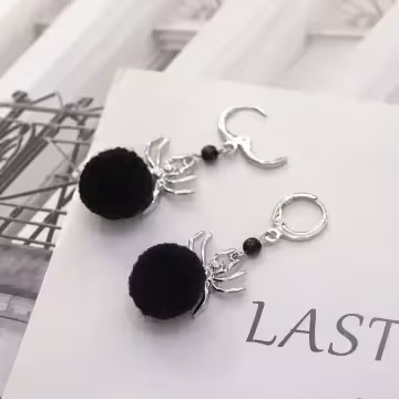 黑色毛球蜘蛛×吊墜耳扣