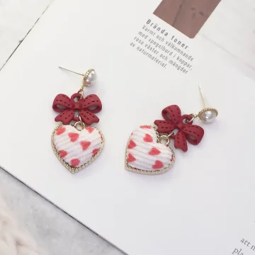 紅結絨布愛心×吊墜耳環.avif