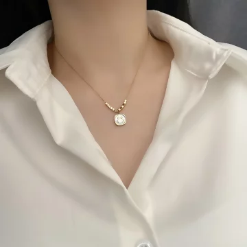 小方塊笑臉×鎖骨項鍊.avif