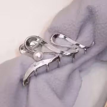 銀色M字珍珠×鯊魚夾