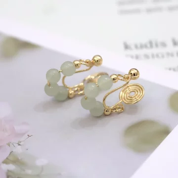 綠玉串珠×蚊香盤U型耳夾.avif