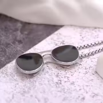 潮酷墨鏡×中性長項鍊