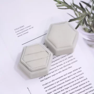 絲絨六角型×適用對戒×絨布盒×白色.avif