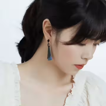 霧霾藍黑木頭三角×不對稱三角耳夾