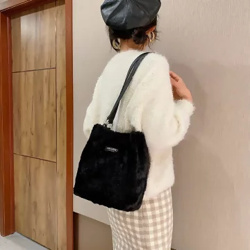 長方毛毛包×肩背袋×黑色.avif