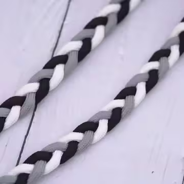 撞色麻花辮×手機斜背雙勾掛繩×黑白