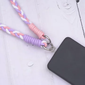 撞色麻花辮×手機斜背雙勾掛繩×灰粉.avif