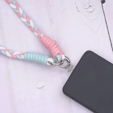 撞色麻花辮×手機斜背雙勾掛繩×灰粉.avif