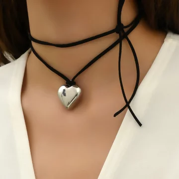 皮繩光面大愛心×長項鍊.avif