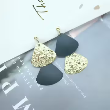 黑金水波紋×不對稱三角耳夾