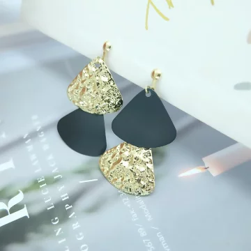 黑金水波紋×不對稱三角耳夾.avif