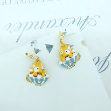 白色火狐狸×吊墜耳環.avif
