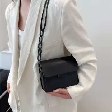 不對稱背帶掀蓋小方包×斜背包×白色