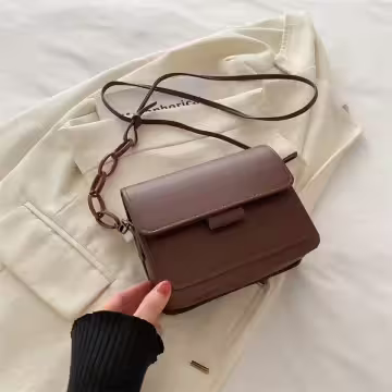 不對稱背帶掀蓋小方包×斜背包×咖啡