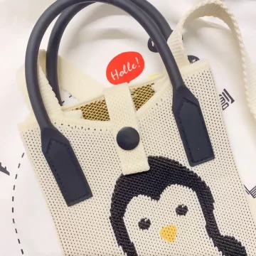 灰企鵝×針織×斜背包.avif