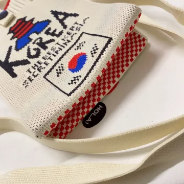 經典韓國×針織×斜背包.avif
