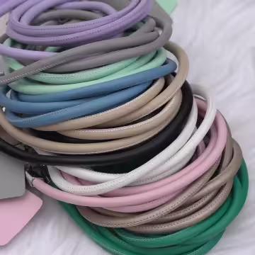 單色簡約皮革×手機斜背雙勾掛繩×紫色