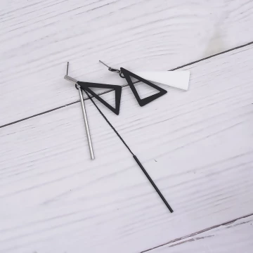 超長三角型不規則長桿×不對稱吊墜耳環 .avif