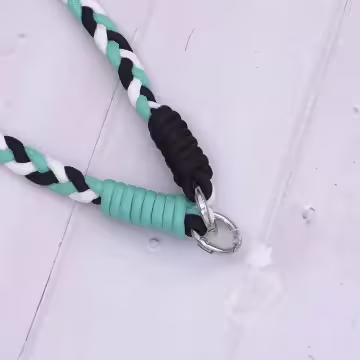 撞色麻花辮×手機斜背雙勾掛繩×黑綠