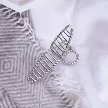 金屬波紋麻花×鯊魚夾×銀色