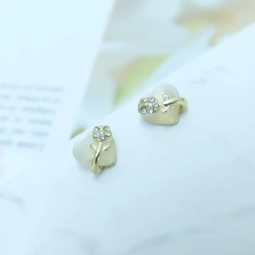 愛心貓眼石鑲花×耳環.avif