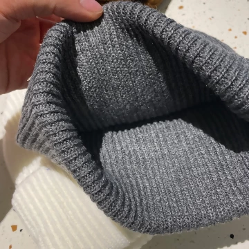 笑臉 ‧_‧×毛帽×白色.avif