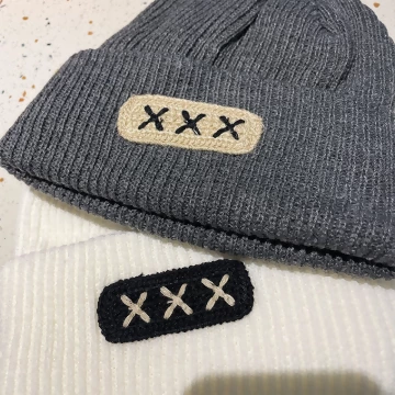 笑臉 ‧_‧×毛帽×白色.avif