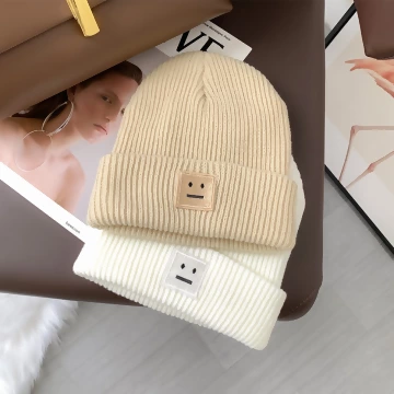 笑臉 ‧_‧×毛帽×白色.avif