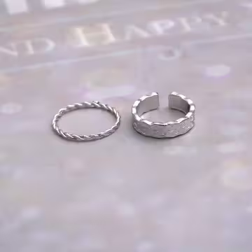 素圈波紋字母銀色×四套件戒指組