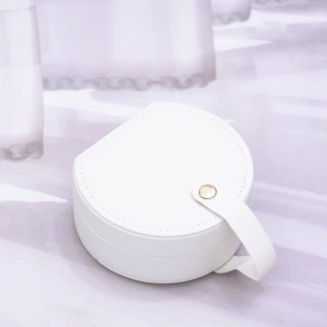 半月形皮革×小手提飾品盒×白色.avif