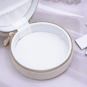 圓形植絨×拉鍊飾品盒×米白.avif