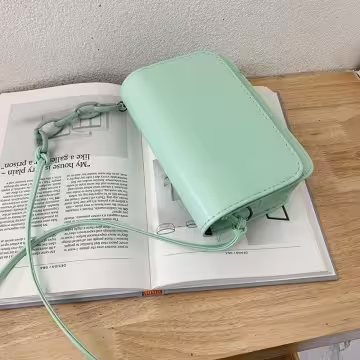 簡約純素面不對稱背帶×斜背包×綠色