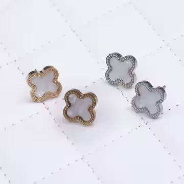 316鋼飾×白色四葉草×耳釘×共二色
