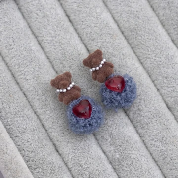 珍珠小熊毛球×後掛式吊墜耳環×共二色.avif