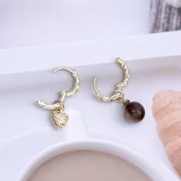 琥珀色圓珠愛心×吊墜耳扣