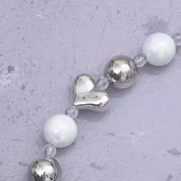 銀色蝴蝶結愛心白珠×手機腕帶掛繩