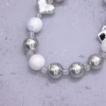 銀色蝴蝶結愛心白珠×手機腕帶掛繩