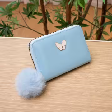 亮漆皮革白蝴蝶毛球×拉鍊短皮夾×水藍