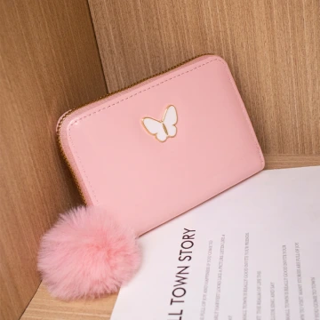 亮漆皮革白蝴蝶毛球×拉鍊短皮夾×粉紅.avif