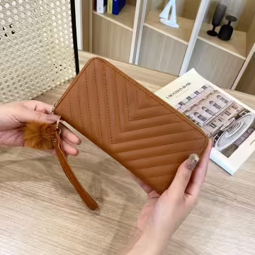 V紋壓線毛球×手拿拉鍊長皮夾×棕咖