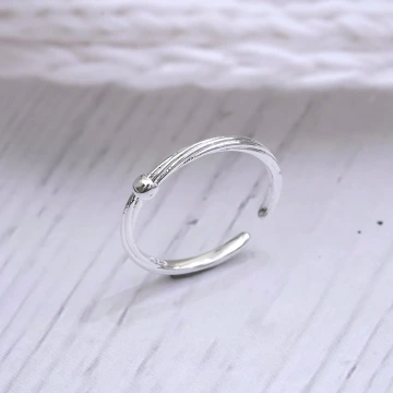 925銀飾×細環紋理×開口戒指.avif