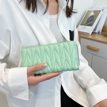V字交叉繡線紋×拉鍊長皮夾×綠色.avif
