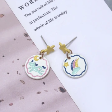 陽光彩虹獨角獸×不對稱吊墜耳環.avif