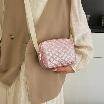 Y3K科技感菱格小方包×斜背包×粉紅.avif