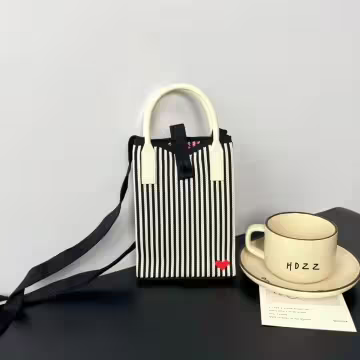 黑條紋小紅心×針織×斜背包