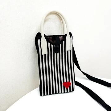 黑條紋小紅心×針織×斜背包.avif