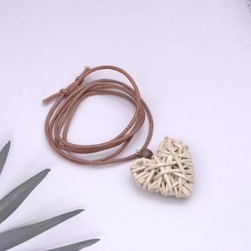 藤編愛心×蠟繩×可調節長項鍊.avif
