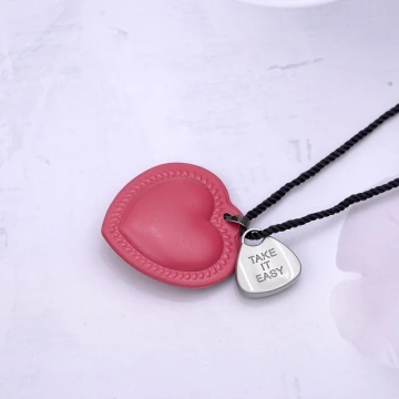 皮革愛心take it easy×蠟繩×可調節長項鍊×共三色.avif